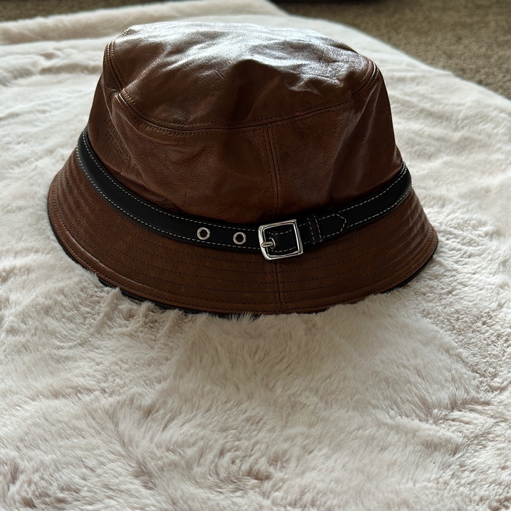 Coach leather bucket hat. 100% Leather. Vintage style. No longer available - Picture 6 of 6